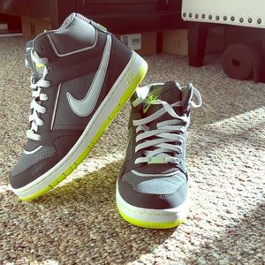 Women’s Gray & Neon Green Nike Sneakers Size 7.5